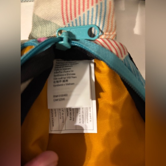 Kavu canvas spectator trislice fanny pack, 2 pockets double zipper. - Picture 7 of 7